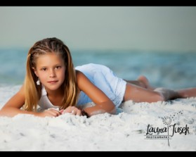 Laura Tusek Photography entry by adyyy